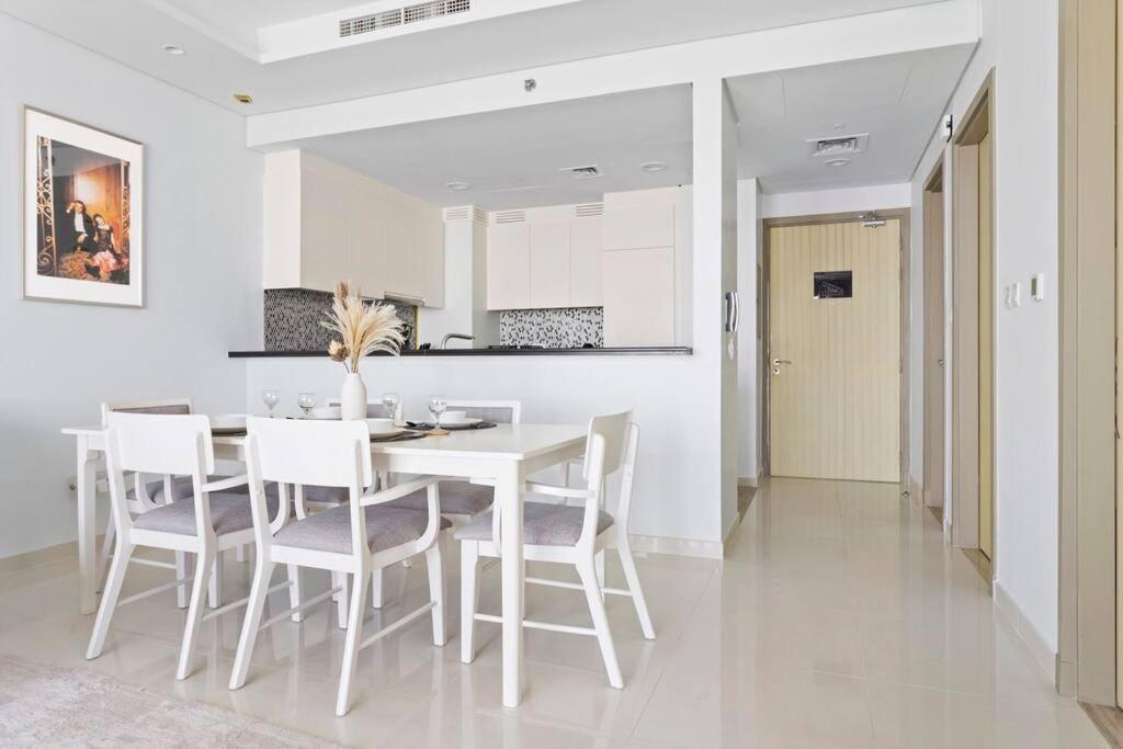 Stonetree - Furnished 2br With Luxurious Style Apartment