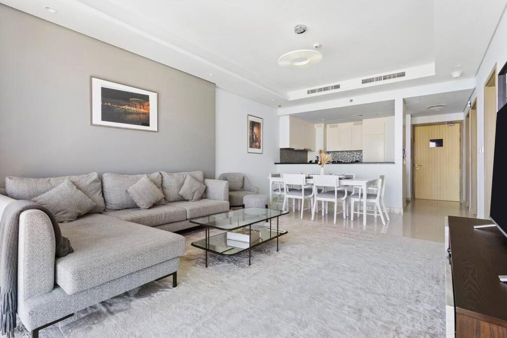 Stonetree - Furnished 2br With Luxurious Style Apartment *
